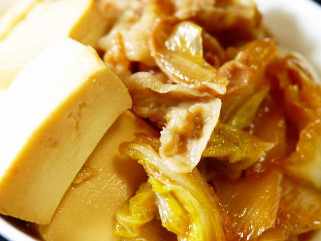 すき焼きの味!豚ばら豆腐白菜白葱で肉豆腐